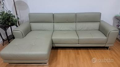 Divano a tre posti Natuzzi verde