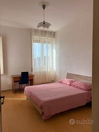 Stanza matrimoniale libera