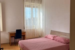 Stanza matrimoniale libera