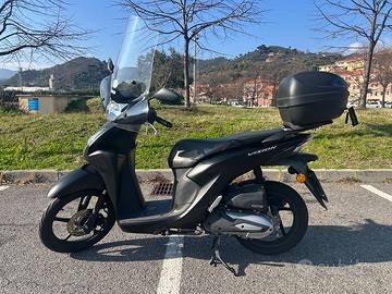 Honda Vision 110 colore nero opacizzato