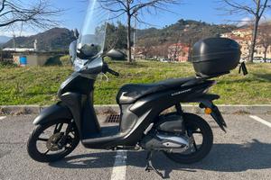 Honda Vision 110 colore nero opacizzato