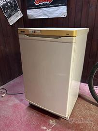 Congelatore verticale 3 cassetti