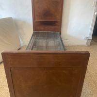 coppia di letti singoli identici in legno