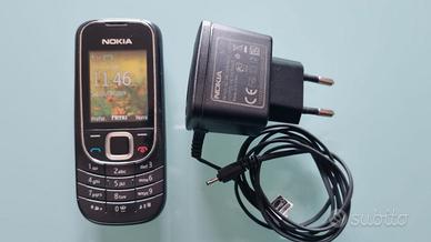 Nokia 2323c-2 con caricabatterie