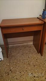 Scrivania in legno