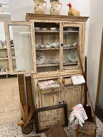 Mobile credenza in stile shabby