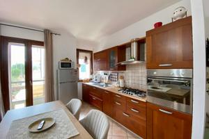 Bosa: trivano con posto auto