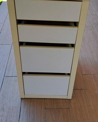 Mobiletto con cassetti 