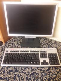 Schermo acer  e tastiera per pc 