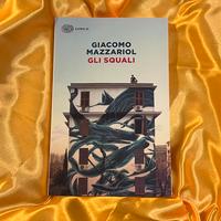 Libro “Gli squali” di Giacomo Mazzariol, Einaudi
