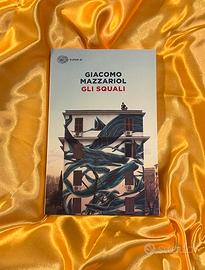 Libro “Gli squali” di Giacomo Mazzariol, Einaudi
