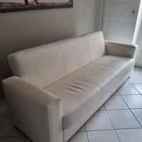 Divano Letto in Ecopelle Bianca - Design Moderno e