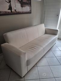 Divano Letto in Ecopelle Bianca - Design Moderno e
