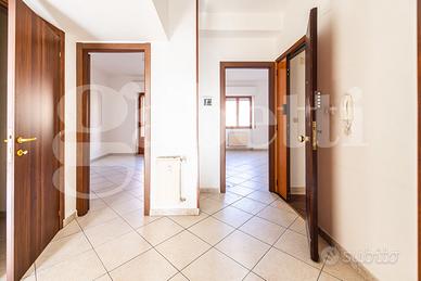 2º Penultimo Piano 75 Mq Posto Auto Luminoso