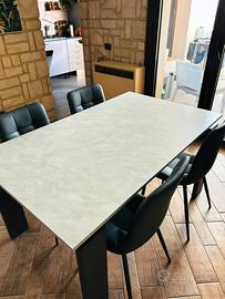 Tavolo da pranzo moderno + 4 sedie grigio scuro