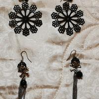 orecchini  fiocco di neve e altri con teschio 