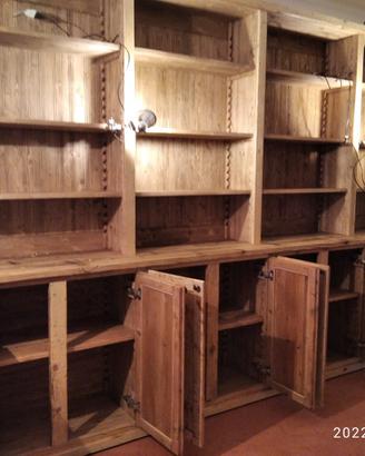 credenza con alzata in legno vecchio ante ripiani