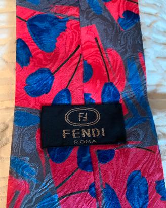 Cravatta Fendi 100% seta , made in Italy Nuova
