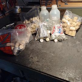 Olio enologico , tappi di sughero , tappi a corona