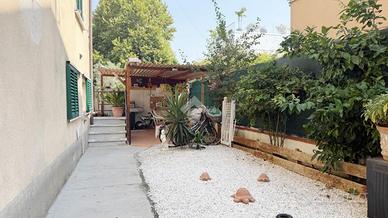 3 LOCALI A CARRARA