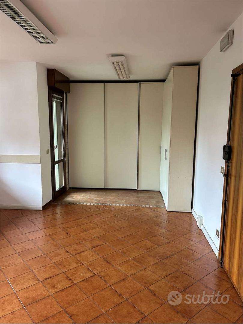 Appartamento al piano terra con doppio terrazzo e - Vista 2