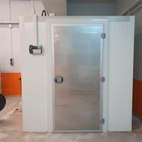Cella frigo 2,4×2,4×2,5 m con motore e scaffali