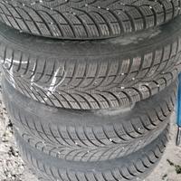 Pneumatici invernali su cerchi 