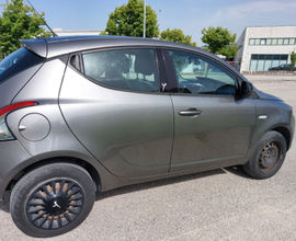 Lancia ypsilon 2015