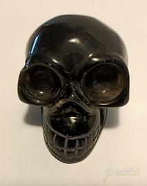 Teschio di pietra nera dura ossidiana amuleto