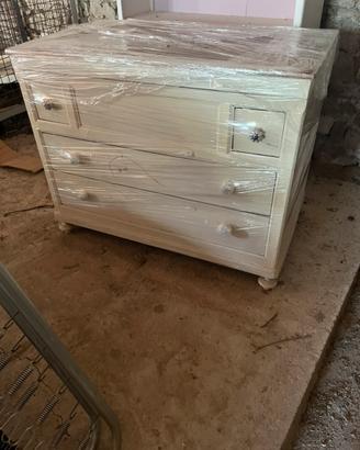 Como’ in legno laccato