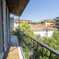 APPARTAMENTO CON TRE BALCONI E POSTO AUTO, IN VIAL