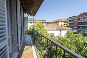 APPARTAMENTO CON TRE BALCONI E POSTO AUTO, IN VIAL