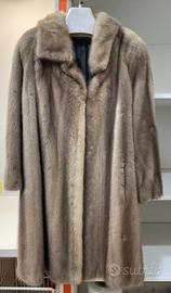 Pelliccia visone grigio brillante