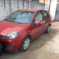 Ford fiesta 1.4 diesel  neopatentati  trattabile