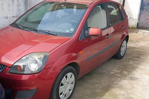 Ford fiesta 1.4 diesel  neopatentati  trattabile