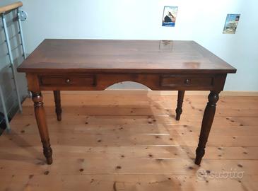 Antico tavolo scrittorio in legno massello