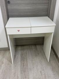 Toilette/tavolo da trucco IKEA con specchio