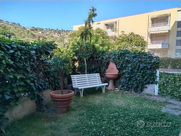 Bilocale con giardino a 100 metri dal mare