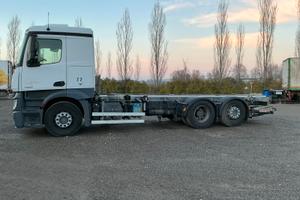 Mercedes actros 2536 con Twist lock casse 7,40 mt