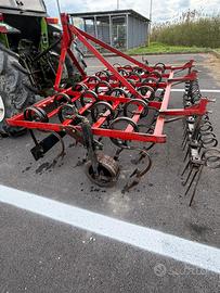 Vibro coltivatore con strigliatore