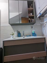 Mobile bagno con mobile specchio