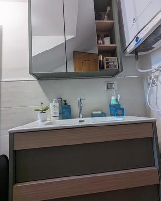 Mobile bagno con mobile specchio