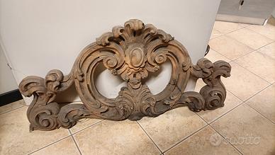 cimasa decorativa in legno 