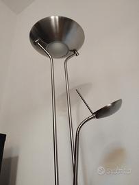 Lampada a piantana con luce lettura 