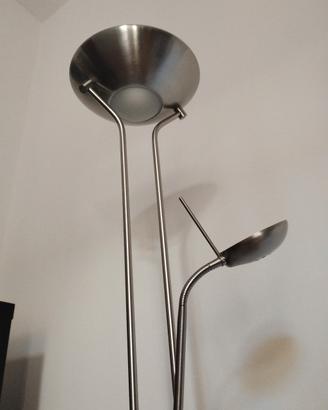 Lampada a piantana con luce lettura 