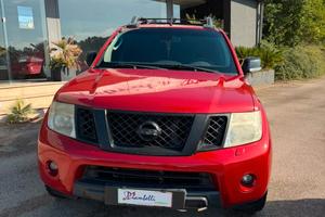 Nissan Navara 2.5 dCi 190CV 4 porte Double Cab LE