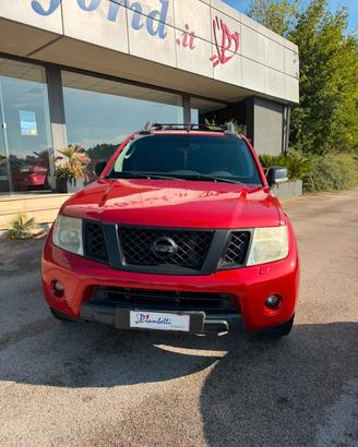 Nissan Navara 2.5 dCi 190CV 4 porte Double Cab LE