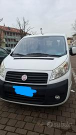 Auto per trasporto disabili