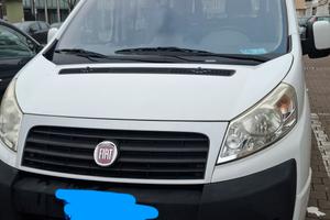 Auto per trasporto disabili