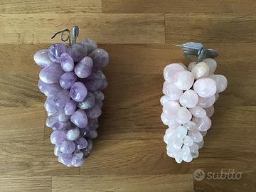 Frutta scolpita in alabastro a forma di uva